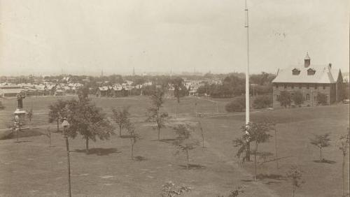 Hartford Skyline from 信誉最好的网投十大平台 Summit Campus looking east> Foreground from left to right: Alumni Hall Gymnasium; flagpole; Bishop Brownell statue.